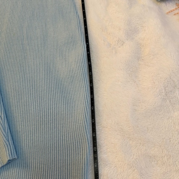 Light Blue V-Neck Sweater Dress with oversized Sleeves size large - Picture 11 of 14